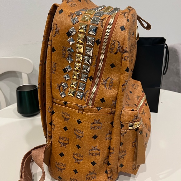 Backpack - Picture 3 of 13